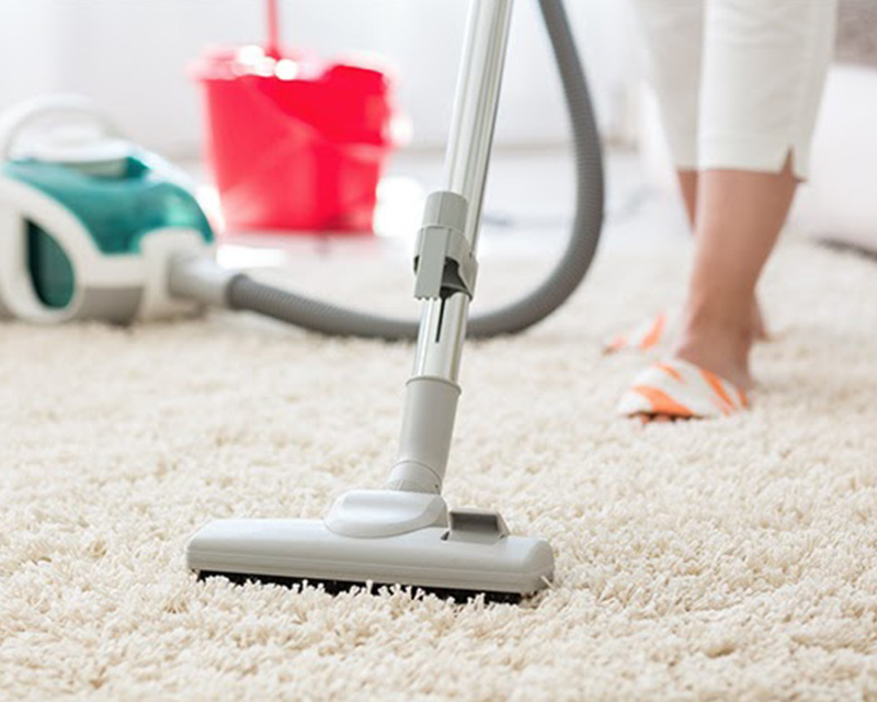 Cách làm giảm độ ẩm trong nhà bằng việc vệ sinh thảm