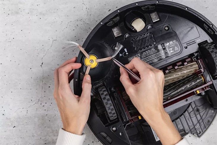 Vệ sinh robot hút bụi