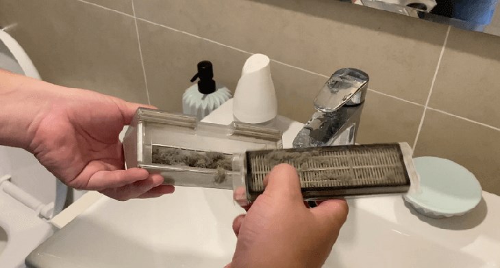 Vệ sinh robot hút bụi