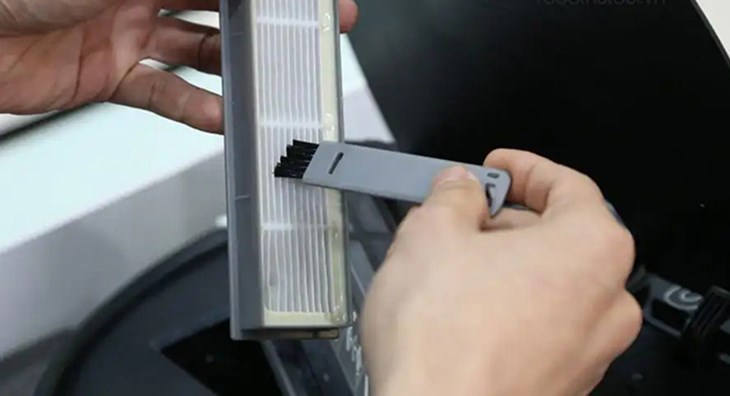 Vệ sinh robot hút bụi