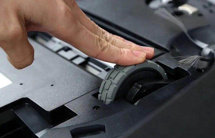 Vệ sinh robot hút bụi