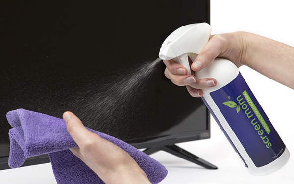 Dung-dich-ve-sinh-man-hinh-tv