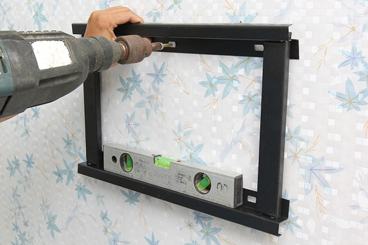 cách lắp giá treo tivi