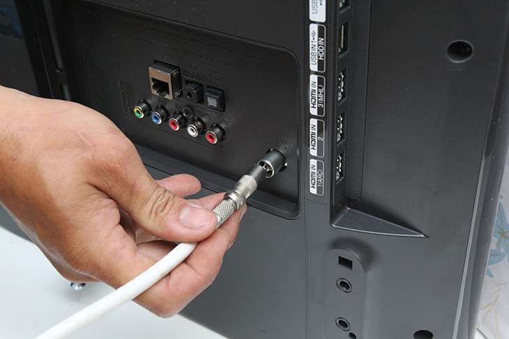 cách lắp giá treo tivi