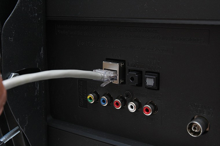 cách lắp giá treo tivi