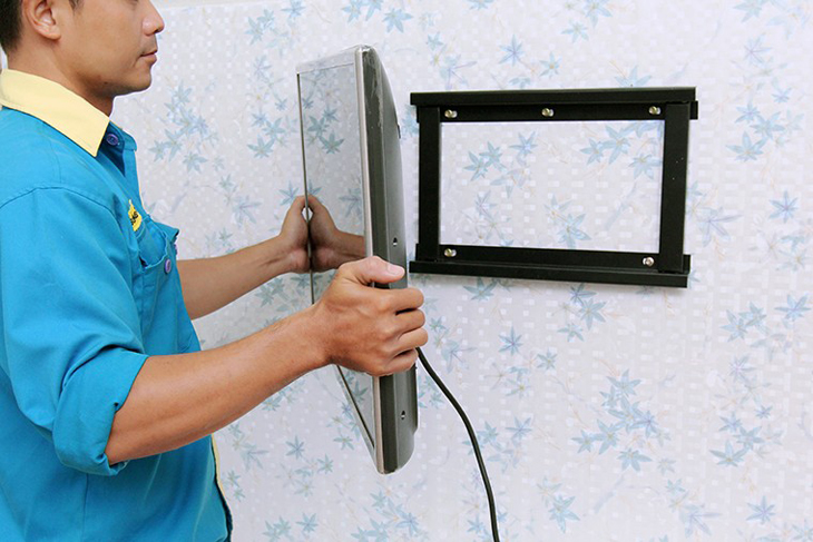 cách lắp giá treo tivi