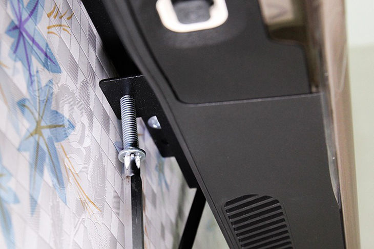 cách lắp giá treo tivi