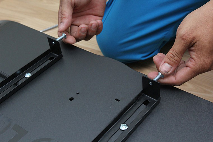 cách lắp giá treo tivi