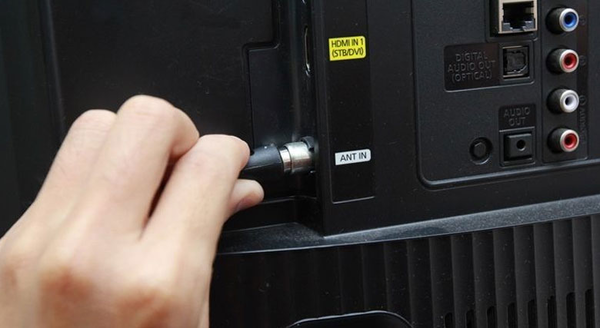 tivi bị đen màn hình