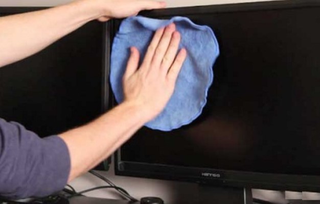 luu-y-khi-lam-sach-man-hinh-tivi