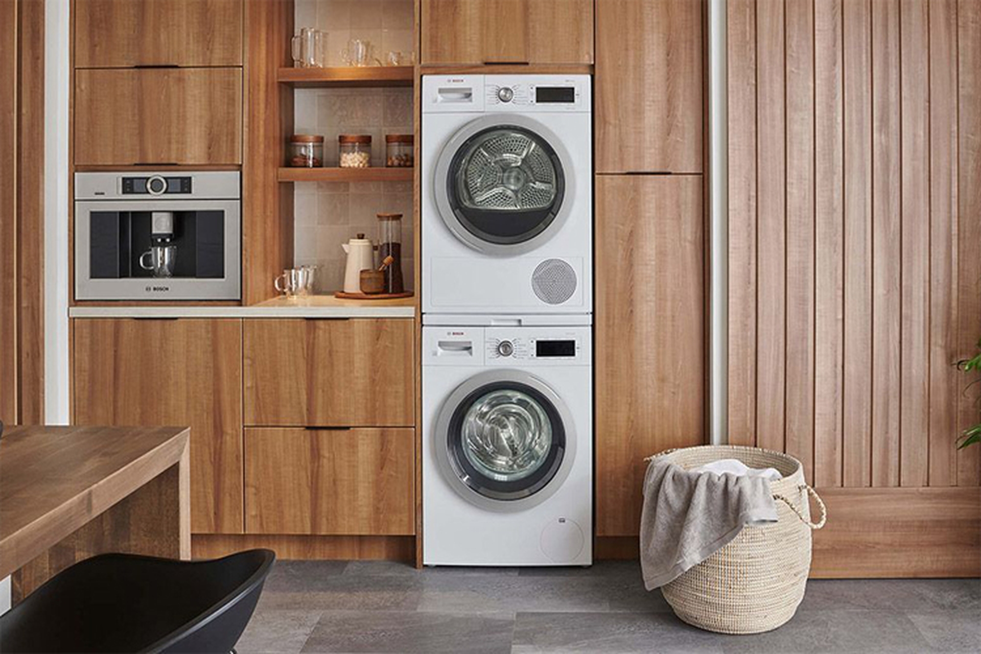 có nên đặt máy sấy trên máy giặt