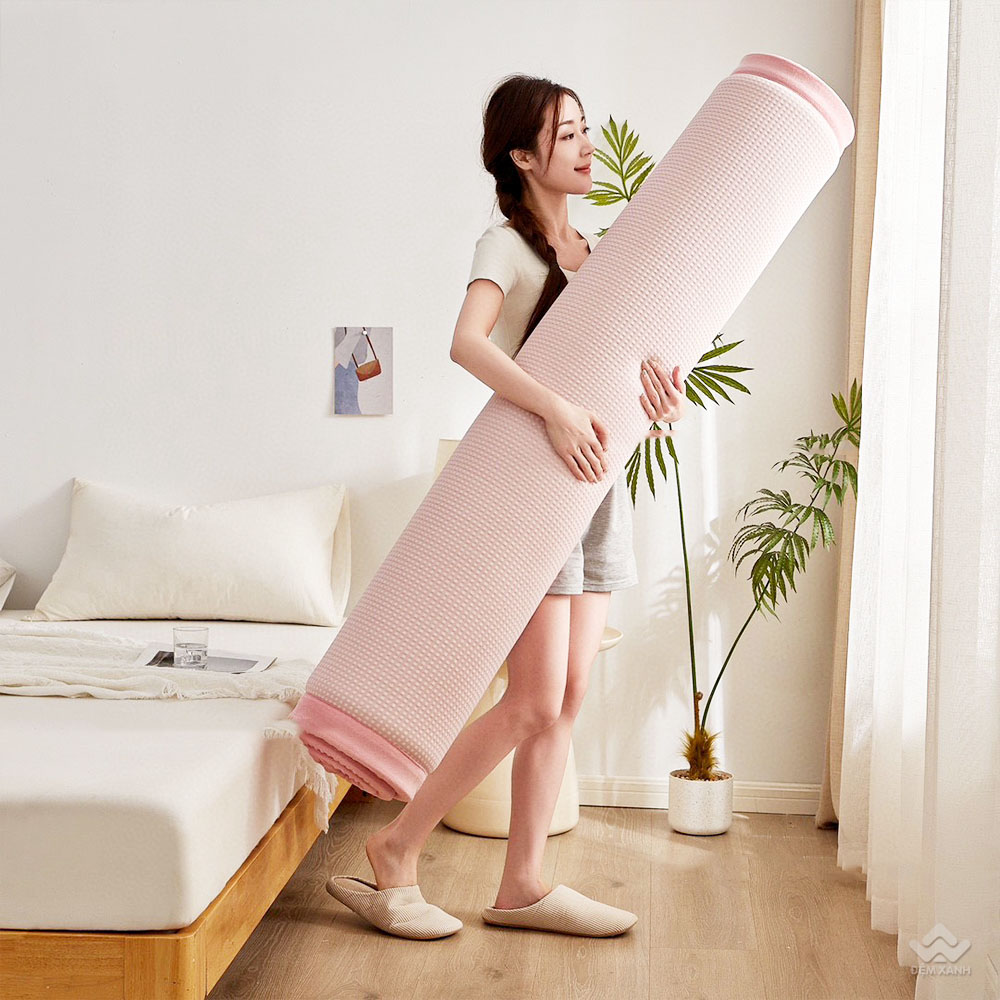 Thảm rất dễ cuộn tròn hoặc gấp gọn sau khi dùng.